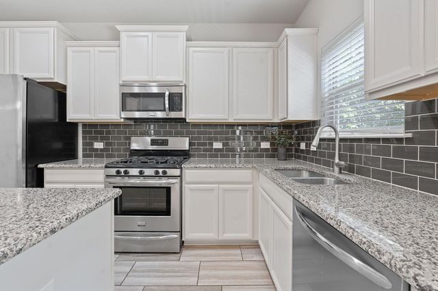 307 Parkside DR, San Marcos, TX 78666