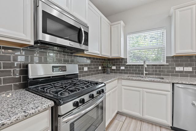 307 Parkside DR, San Marcos, TX 78666