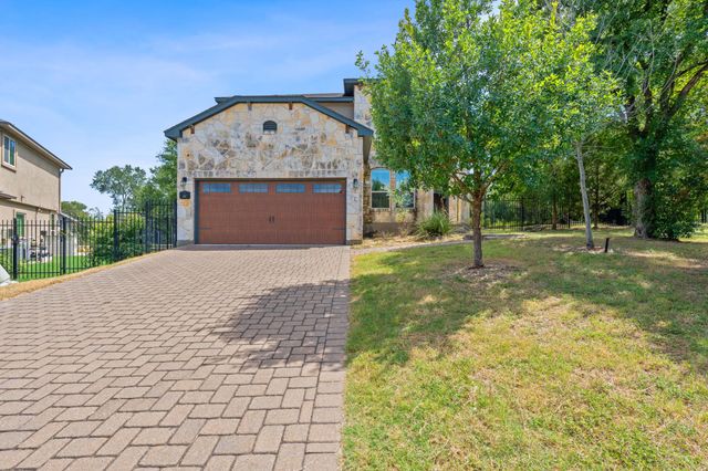 307 Parkside DR, San Marcos, TX 78666