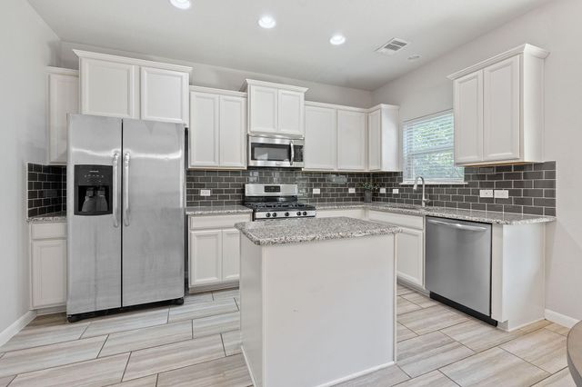 307 Parkside DR, San Marcos, TX 78666
