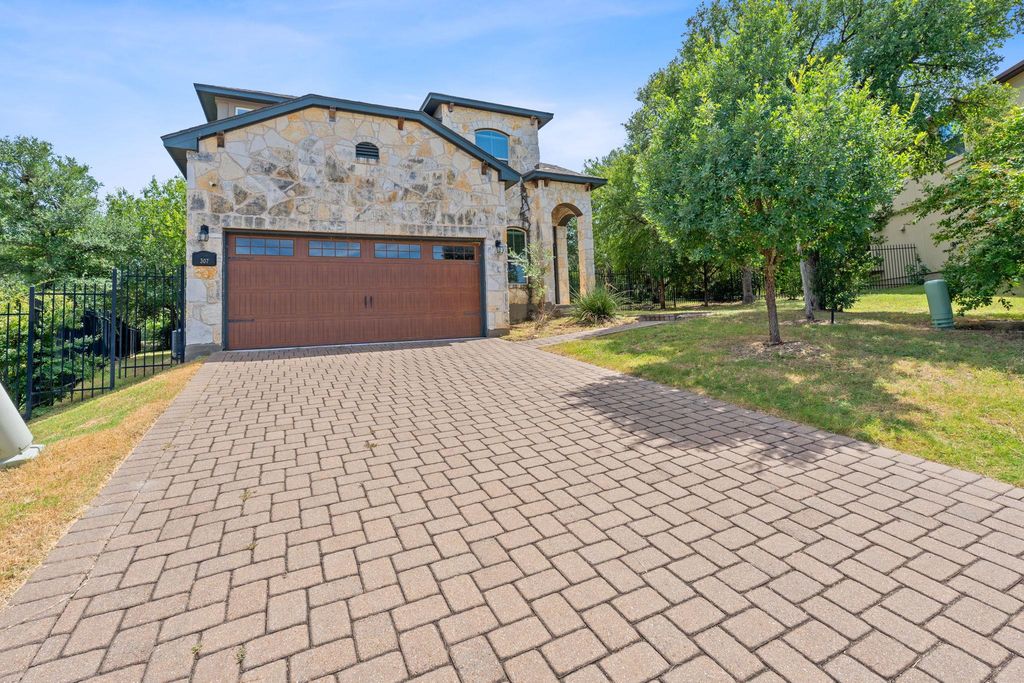 307 Parkside DR, San Marcos, TX 78666