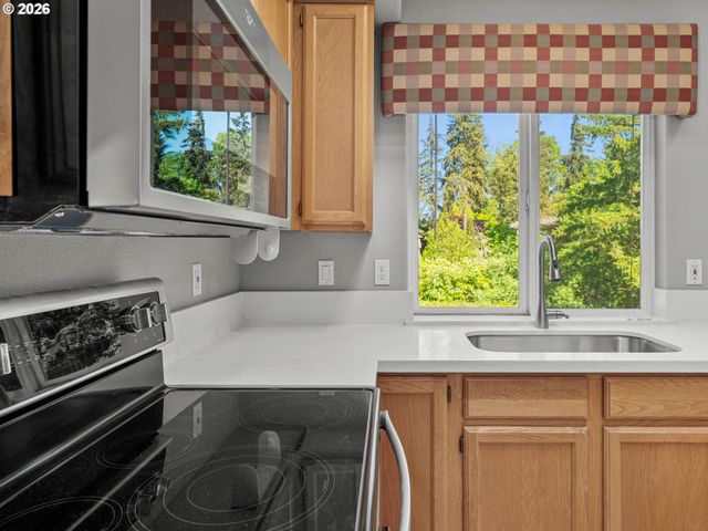 2082 Ne 2ND Ave, Hillsboro, OR 97124