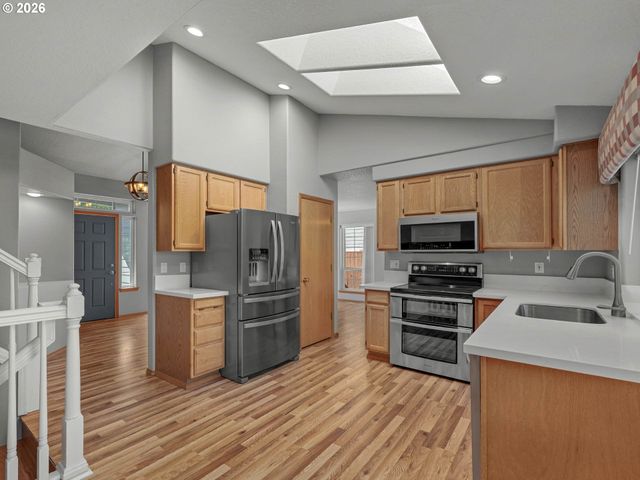 2082 Ne 2ND Ave, Hillsboro, OR 97124