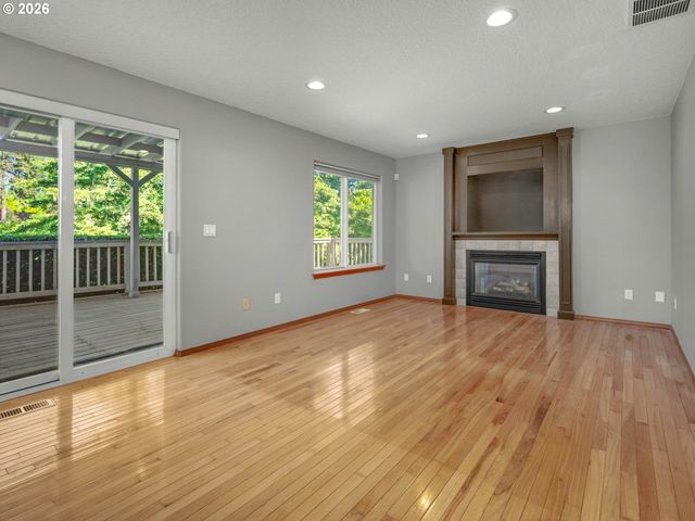 2082 Ne 2ND Ave, Hillsboro, OR 97124