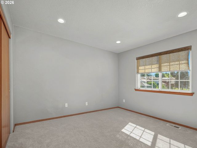 2082 Ne 2ND Ave, Hillsboro, OR 97124