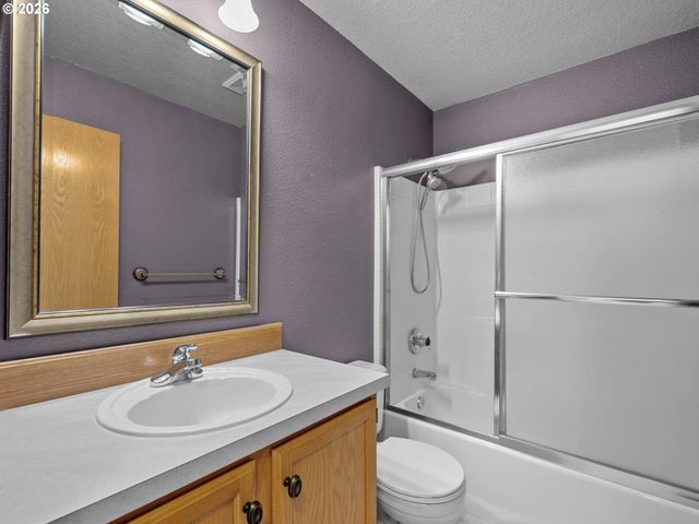 2082 Ne 2ND Ave, Hillsboro, OR 97124