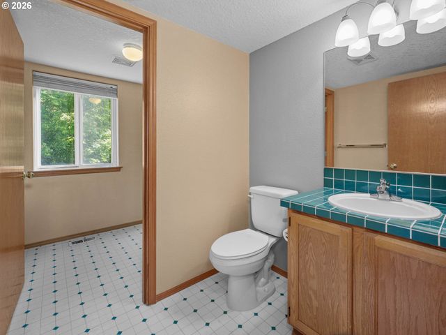 2082 Ne 2ND Ave, Hillsboro, OR 97124