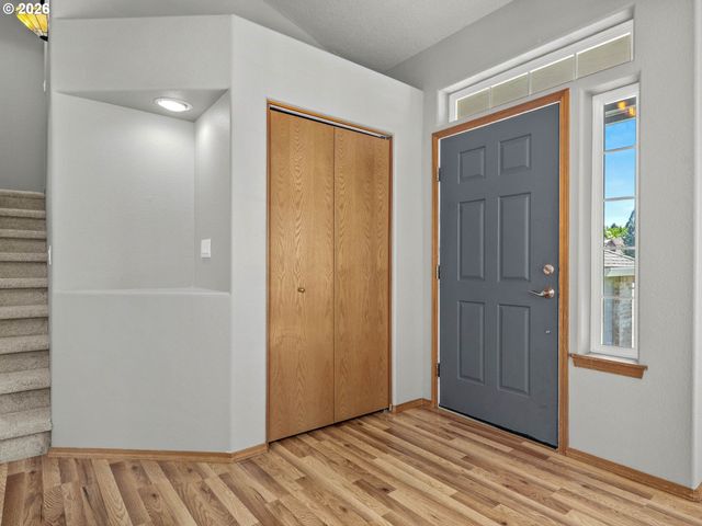 2082 Ne 2ND Ave, Hillsboro, OR 97124