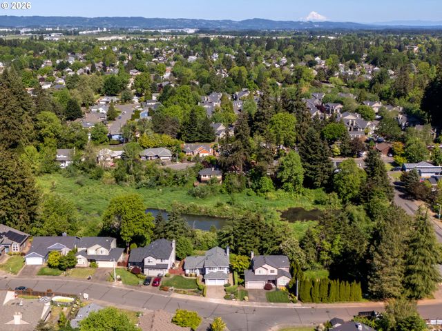 2082 Ne 2ND Ave, Hillsboro, OR 97124