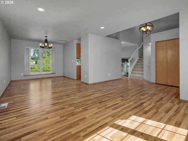 2082 Ne 2ND Ave, Hillsboro, OR 97124