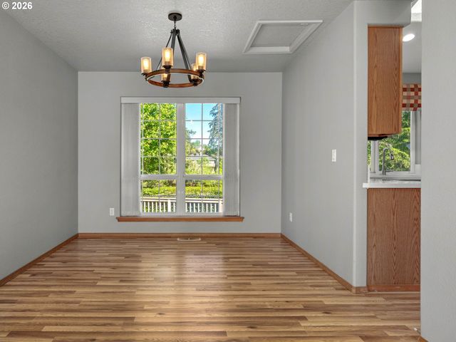 2082 Ne 2ND Ave, Hillsboro, OR 97124