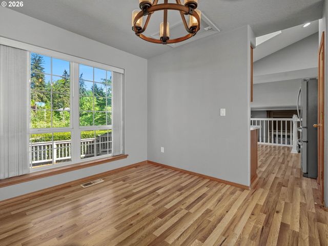 2082 Ne 2ND Ave, Hillsboro, OR 97124
