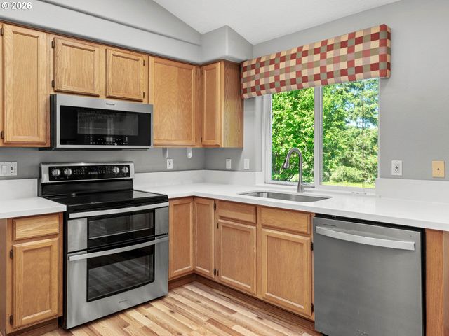 2082 Ne 2ND Ave, Hillsboro, OR 97124