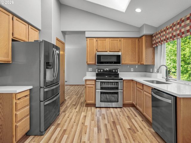 2082 Ne 2ND Ave, Hillsboro, OR 97124