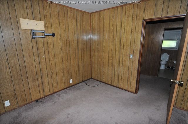 100 Oak Street, Chelyan, WV 25035