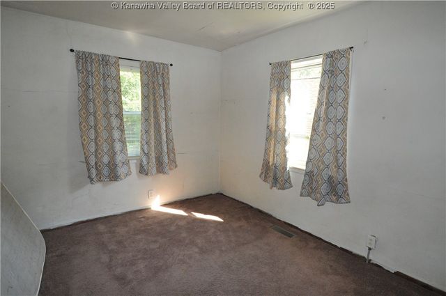 100 Oak Street, Chelyan, WV 25035