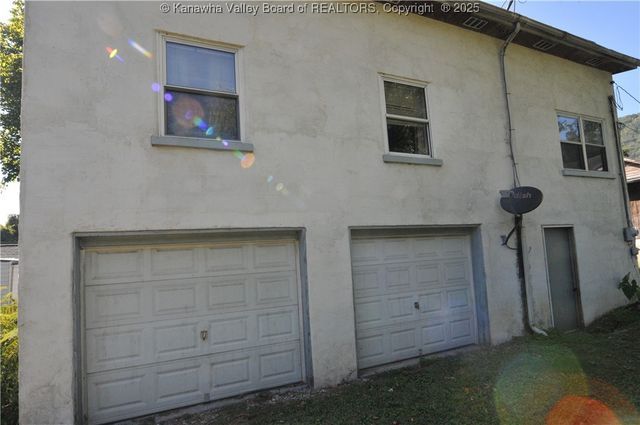 100 Oak Street, Chelyan, WV 25035