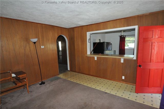 100 Oak Street, Chelyan, WV 25035