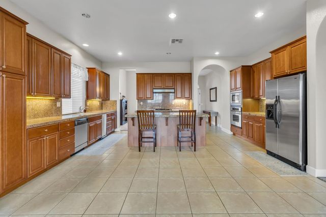 821 Dove Ln, Ione, CA 95640