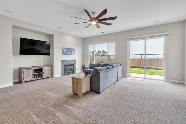 821 Dove Ln, Ione, CA 95640