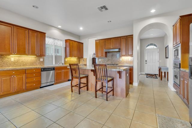 821 Dove Ln, Ione, CA 95640