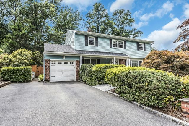 8 Lenmore Drive, Old Bethpage, NY 11804