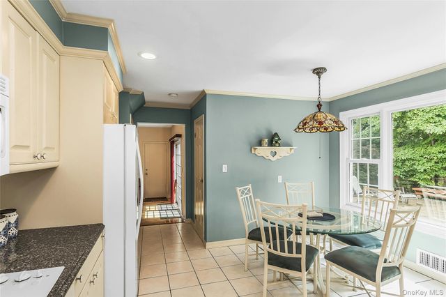 8 Lenmore Drive, Old Bethpage, NY 11804