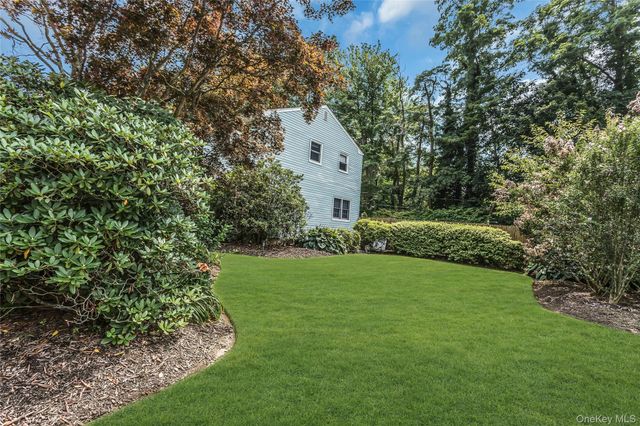 8 Lenmore Drive, Old Bethpage, NY 11804
