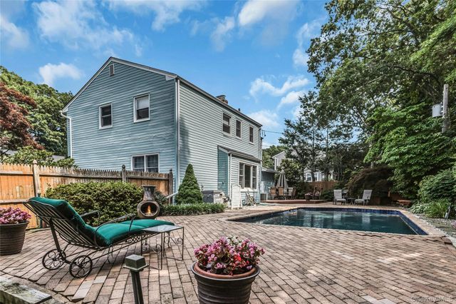 8 Lenmore Drive, Old Bethpage, NY 11804