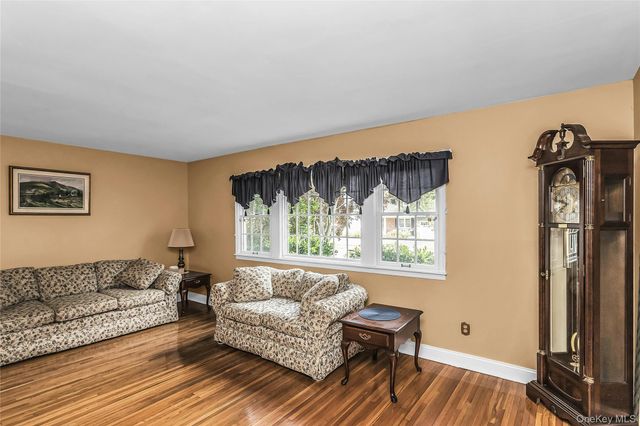 8 Lenmore Drive, Old Bethpage, NY 11804