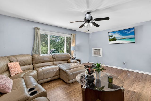 3415 E Crystal Lake Avenue, Crystal Lake, IL 60014