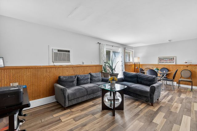 3415 E Crystal Lake Avenue, Crystal Lake, IL 60014