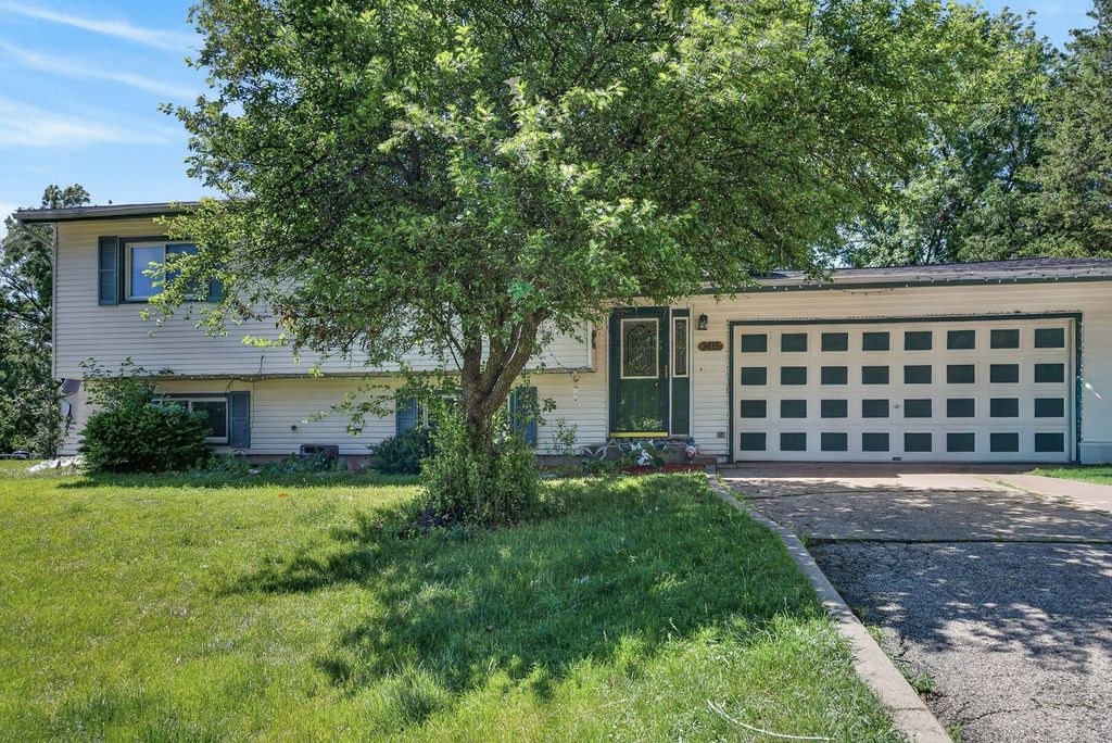 3415 E Crystal Lake Avenue, Crystal Lake, IL 60014