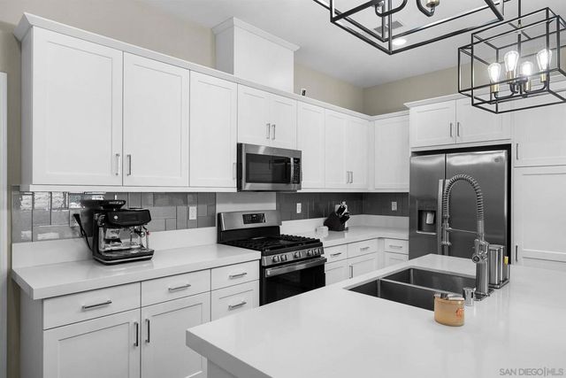 2185 Bluestone Cir, Chula Vista, CA 91913