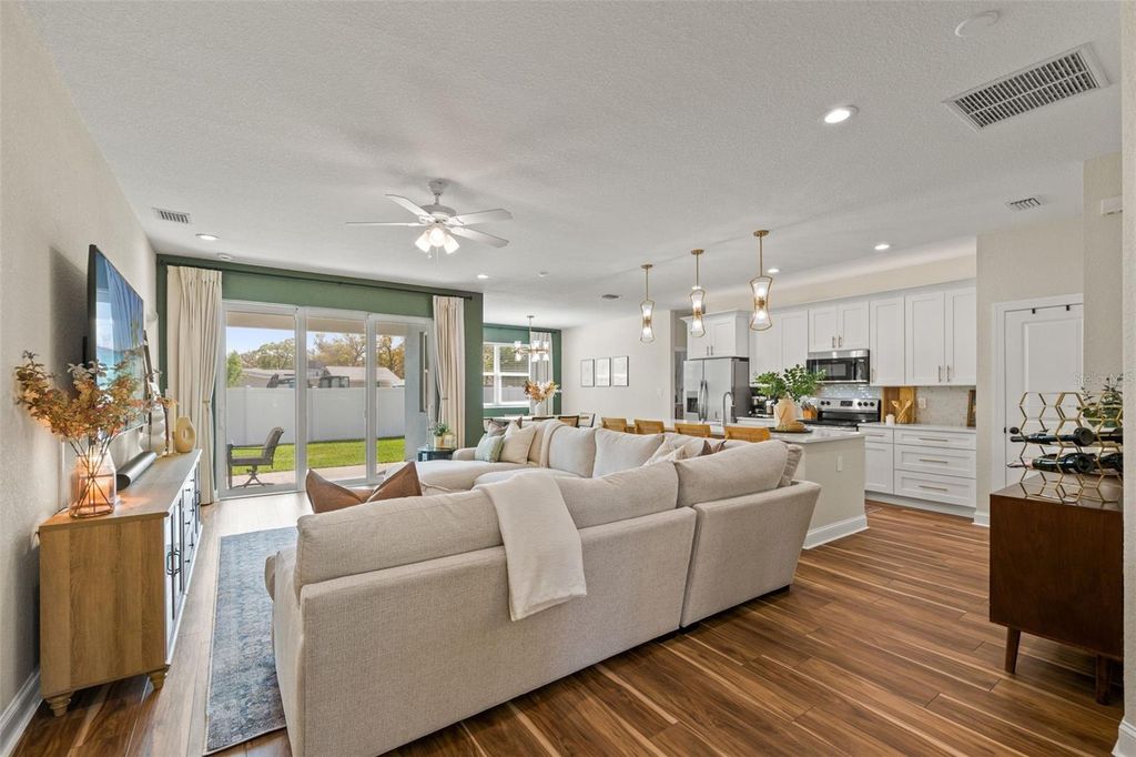 Image 11 of property listing at 5210 94TH AVENUE N, Pinellas Park, FL 33782