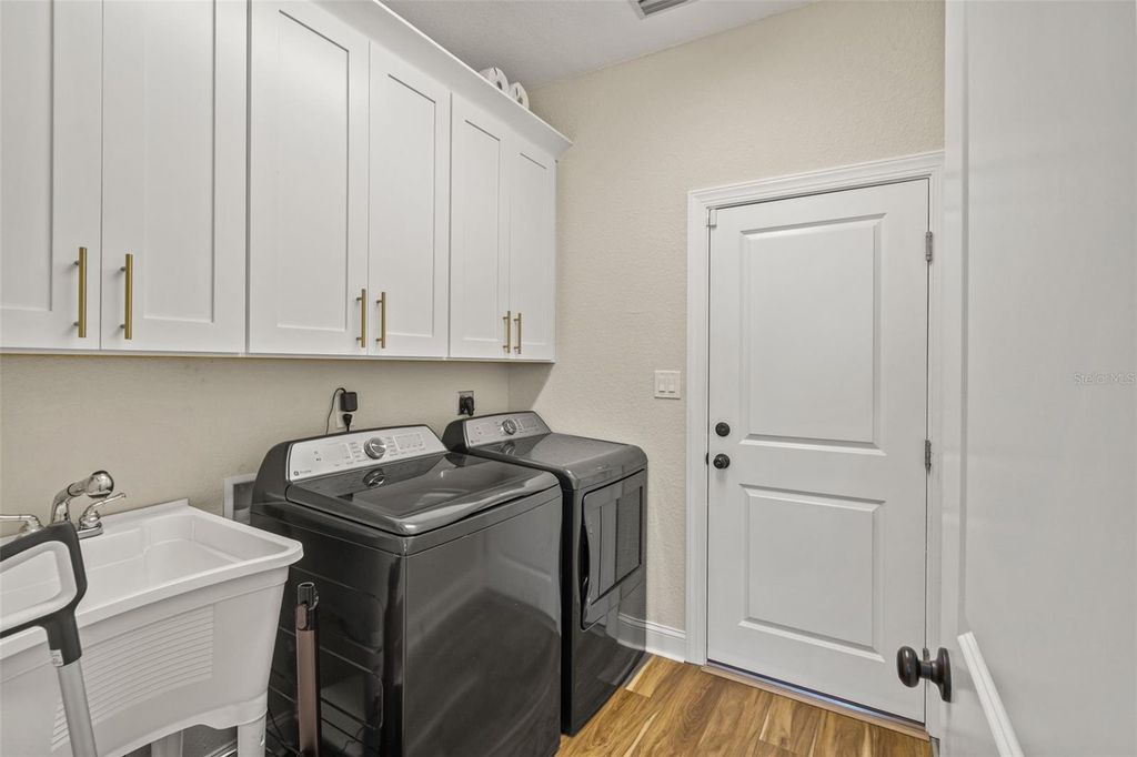 Image 39 of property listing at 5210 94TH AVENUE N, Pinellas Park, FL 33782