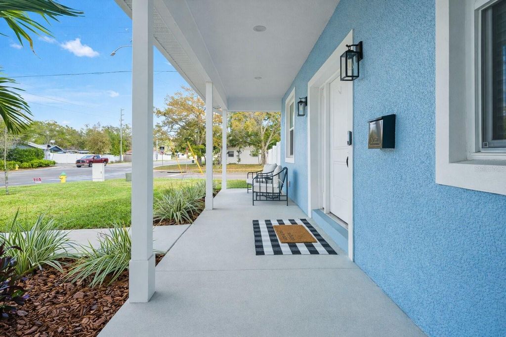 Image 5 of property listing at 5210 94TH AVENUE N, Pinellas Park, FL 33782