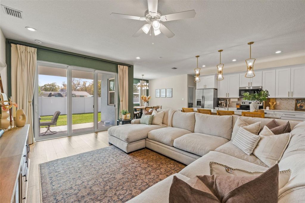 Image 10 of property listing at 5210 94TH AVENUE N, Pinellas Park, FL 33782