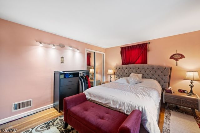 71 Fernwood Ct, Clifton City, NJ 07011