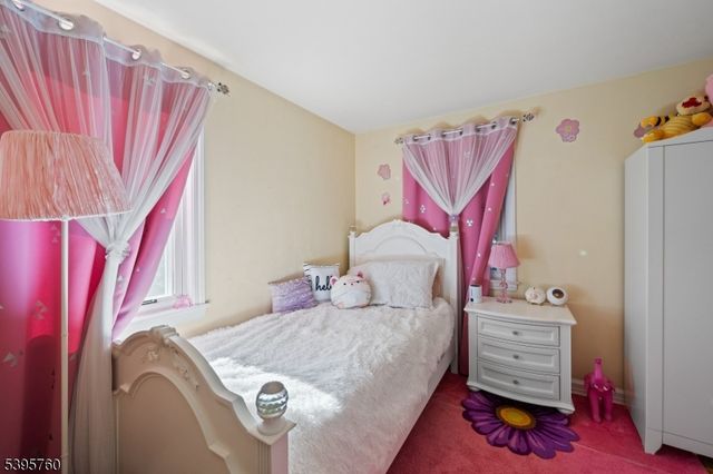 71 Fernwood Ct, Clifton City, NJ 07011