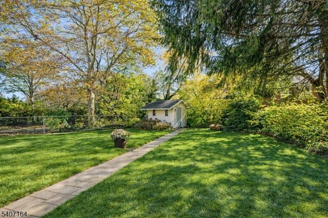 71 Fernwood Ct, Clifton City, NJ 07011