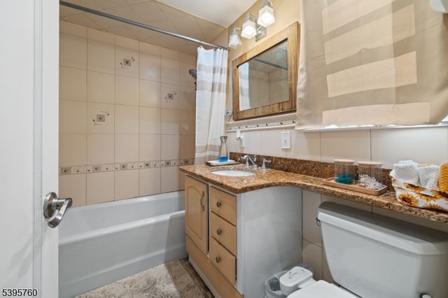 71 Fernwood Ct, Clifton City, NJ 07011