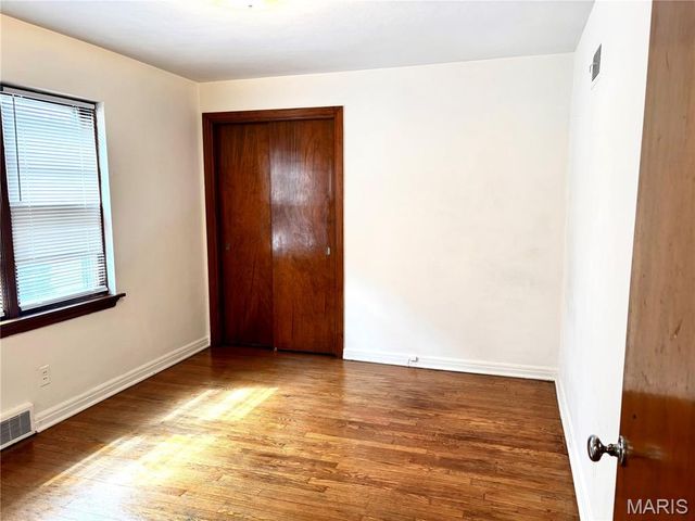 1146 Moorlands Drive, St Louis, MO 63117