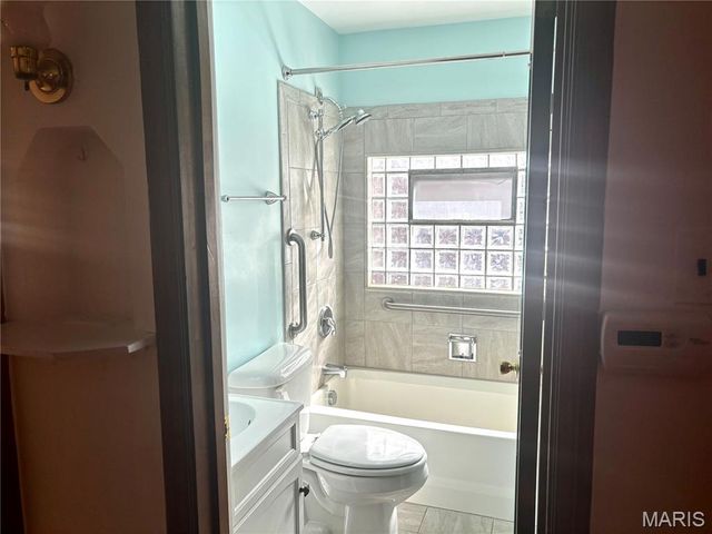 1146 Moorlands Drive, St Louis, MO 63117