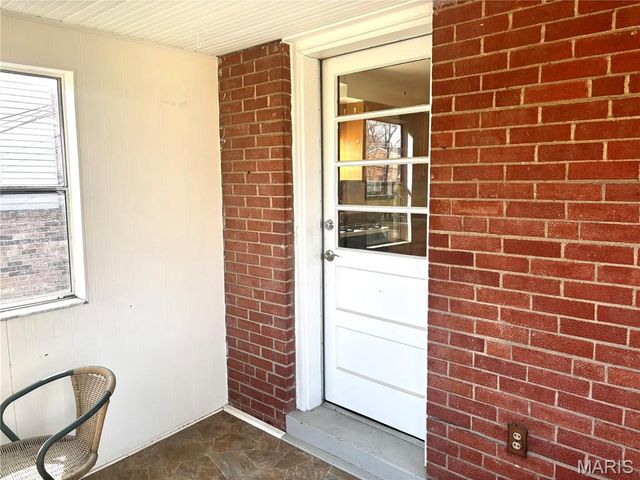 1146 Moorlands Drive, St Louis, MO 63117