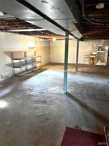 1146 Moorlands Drive, St Louis, MO 63117