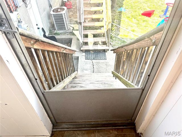 1146 Moorlands Drive, St Louis, MO 63117