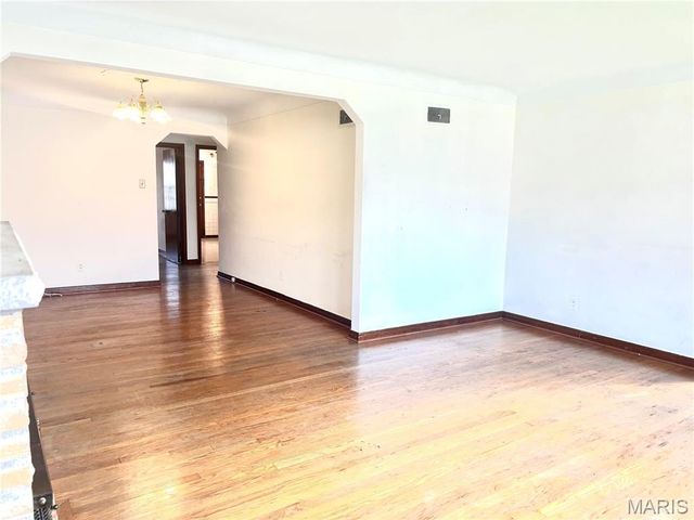 1146 Moorlands Drive, St Louis, MO 63117