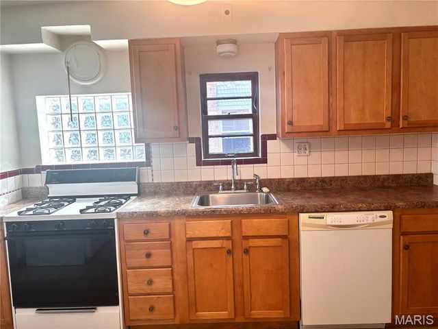 1146 Moorlands Drive, St Louis, MO 63117