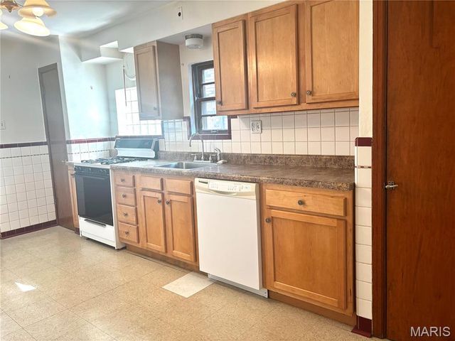 1146 Moorlands Drive, St Louis, MO 63117